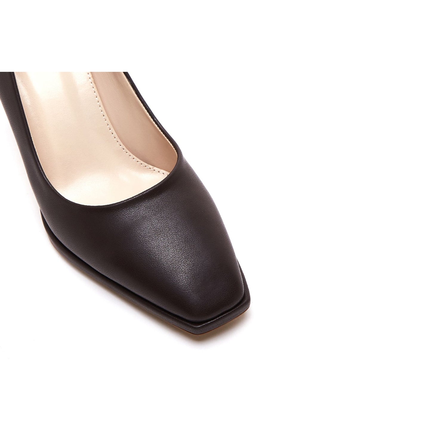 Zapatos de tacón con actitud de moda