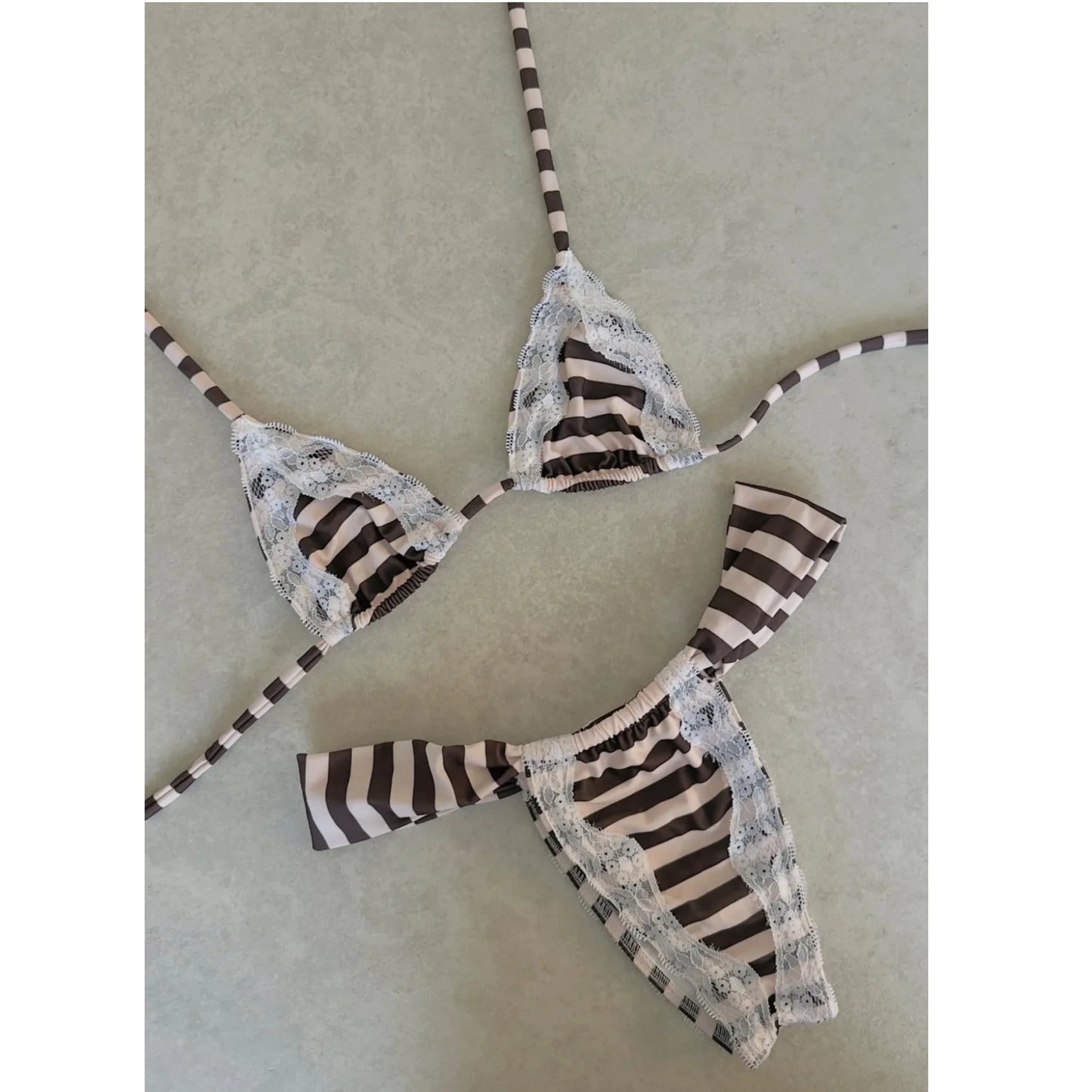 Nuovo Sexy Bikini Brasiliano con Inserti in Pizzo, Costume da Bagno Femminile con Stampa e Allacciatura al Collo, Biquini