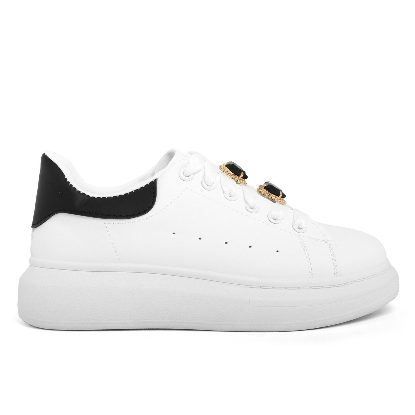 Zapatillas deportivas con actitud de moda 