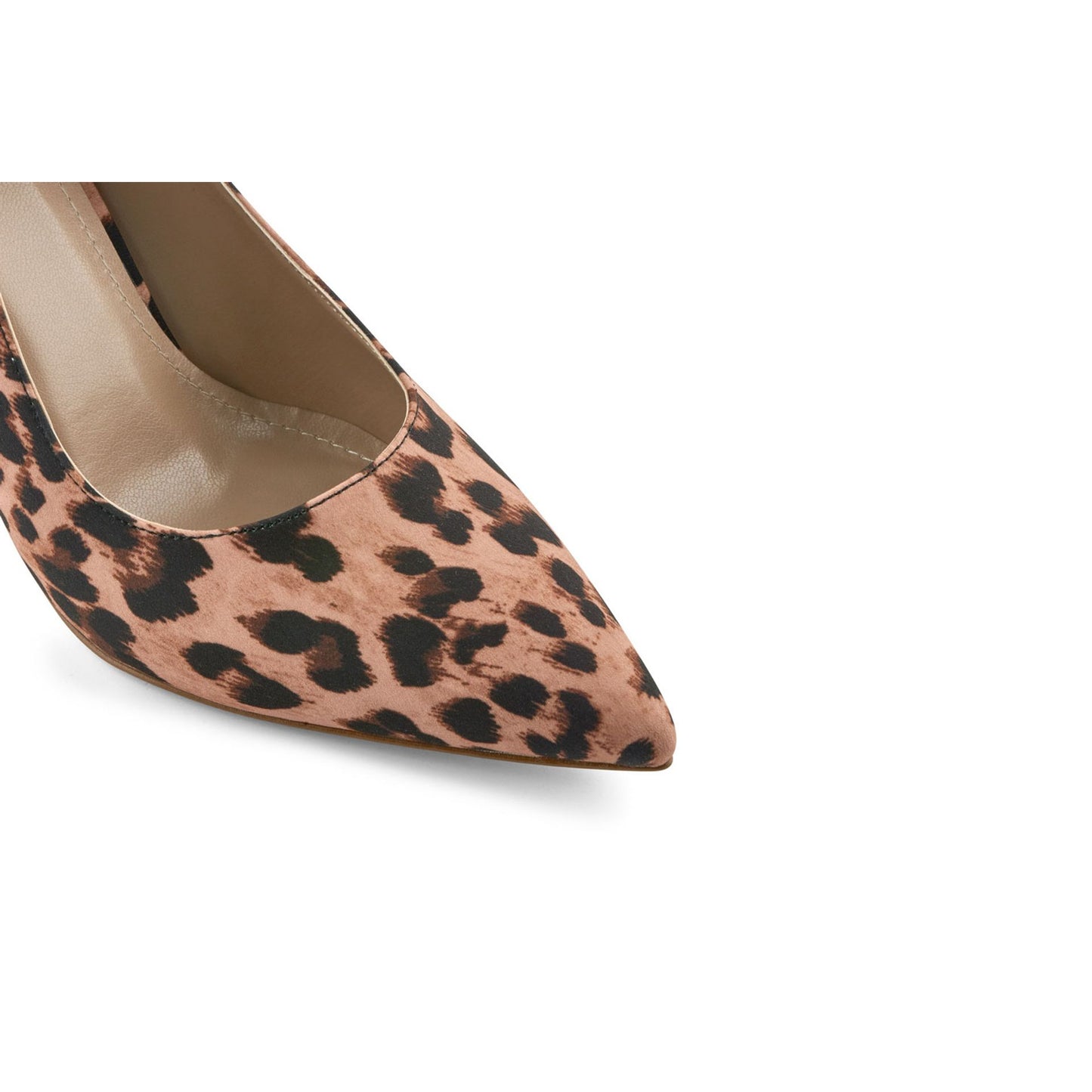 Zapatos de tacón con actitud de moda 