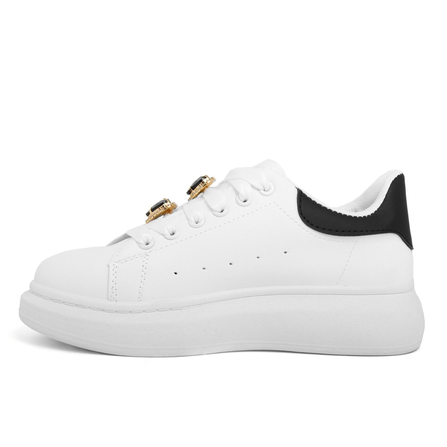 Zapatillas deportivas con actitud de moda 
