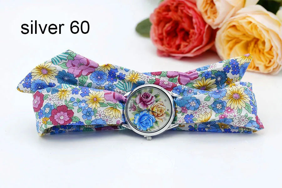 Shsby Nuovo orologio da polso in stoffa da donna Orologio da donna alla moda Orologio al quarzo argento di alta qualità Orologio da ragazza dolce Orologio in tessuto