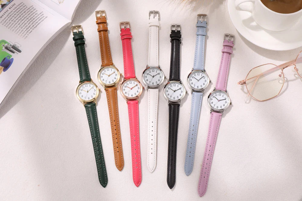 Orologio al quarzo da donna alla moda per il tempo libero, numeri arabi facili da leggere, quadrante semplice, cinturino in pelle PU, colore caramella