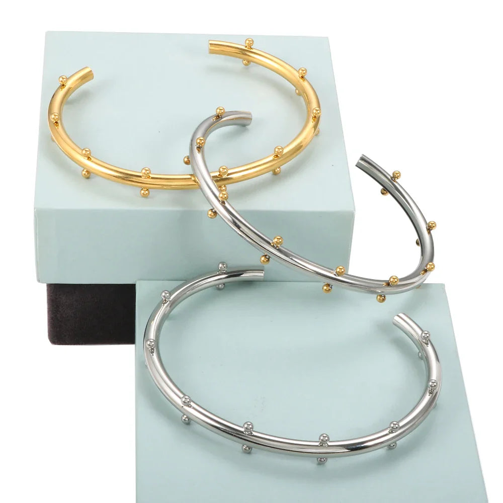 Set di gioielli di lusso Bracciale rigido in acciaio inossidabile Anello da dito Orecchini a cerchio con mini sfere per regali di gioielli di moda da donna