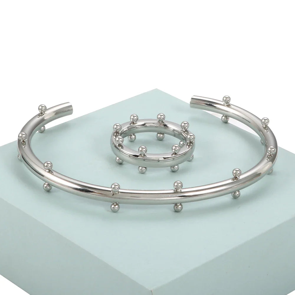 Set di gioielli di lusso Bracciale rigido in acciaio inossidabile Anello da dito Orecchini a cerchio con mini sfere per regali di gioielli di moda da donna
