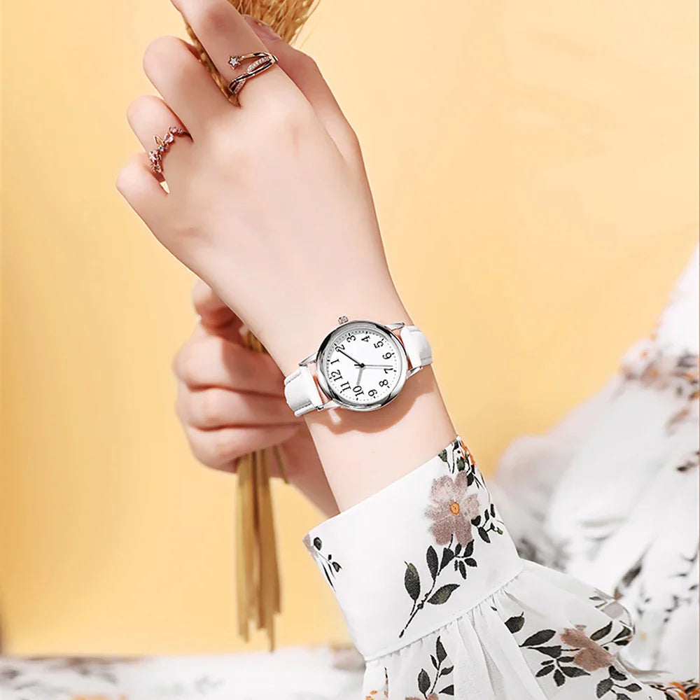 Orologio al quarzo da donna alla moda per il tempo libero, numeri arabi facili da leggere, quadrante semplice, cinturino in pelle PU, colore caramella
