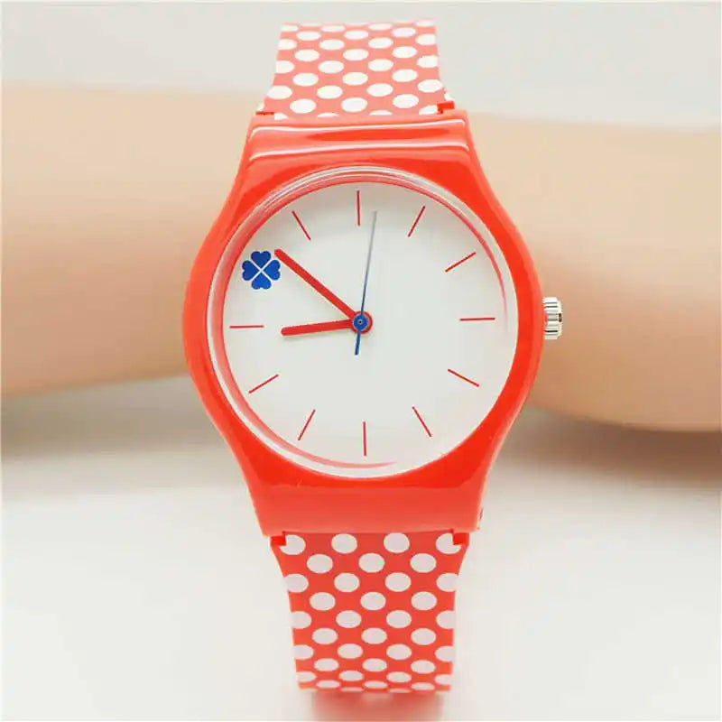 Orologio da studente/donna con cinturino in silicone alla moda casual Orologio in cristallo classico di alta qualità con novità per cartoni animati