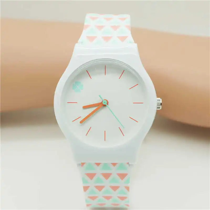 Orologio da studente/donna con cinturino in silicone alla moda casual Orologio in cristallo classico di alta qualità con novità per cartoni animati