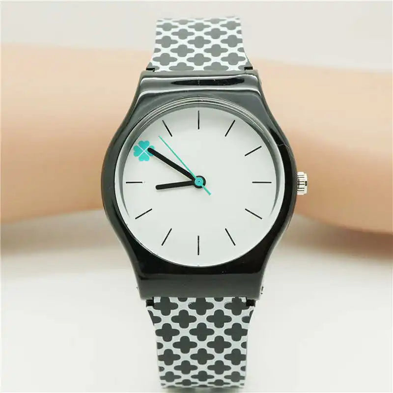 Orologio da studente/donna con cinturino in silicone alla moda casual Orologio in cristallo classico di alta qualità con novità per cartoni animati