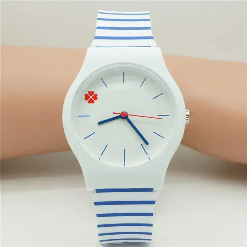 Orologio da studente/donna con cinturino in silicone alla moda casual Orologio in cristallo classico di alta qualità con novità per cartoni animati