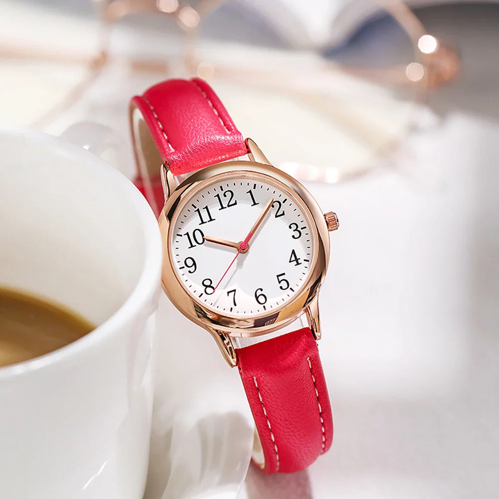 Orologio al quarzo da donna alla moda per il tempo libero, numeri arabi facili da leggere, quadrante semplice, cinturino in pelle PU, colore caramella