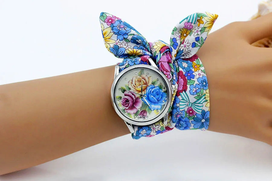 Shsby Nuovo orologio da polso in stoffa da donna Orologio da donna alla moda Orologio al quarzo argento di alta qualità Orologio da ragazza dolce Orologio in tessuto
