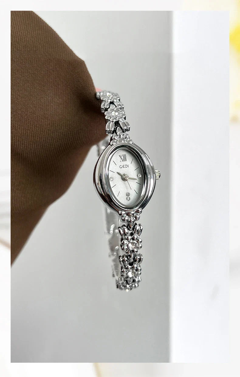 Orologio da donna Luce di lusso retrò tempestato di diamanti Bracciale di alta bellezza Orologi da donna squisiti alla moda