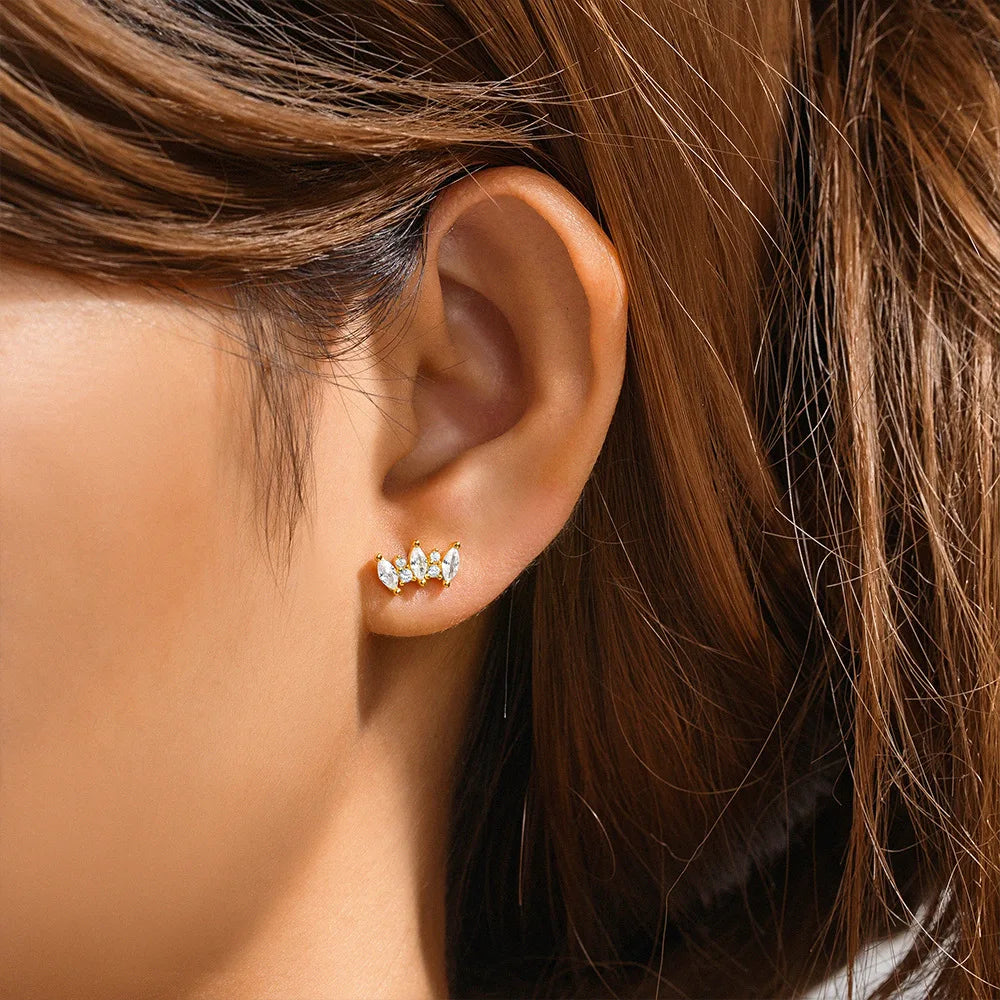 Orecchini con polsini piatti filettati con nappa tempestata di diamanti di nuovo stile, accessori per orecchie in stile europeo e americano.