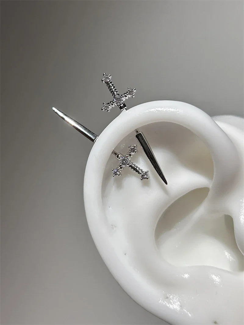New Fashion Love Wings Cross Acciaio inossidabile Osso dell'orecchio Chiodo Zircone lucido Orecchino con filo alla moda per le donne Accessorio per piercing al corpo