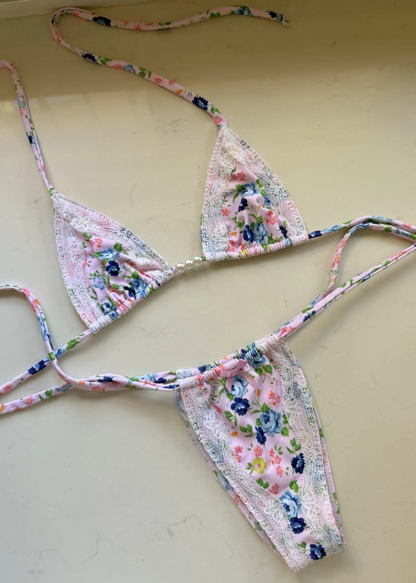 Nuovo Sexy Bikini Brasiliano con Inserti in Pizzo, Costume da Bagno Femminile con Stampa e Allacciatura al Collo, Biquini