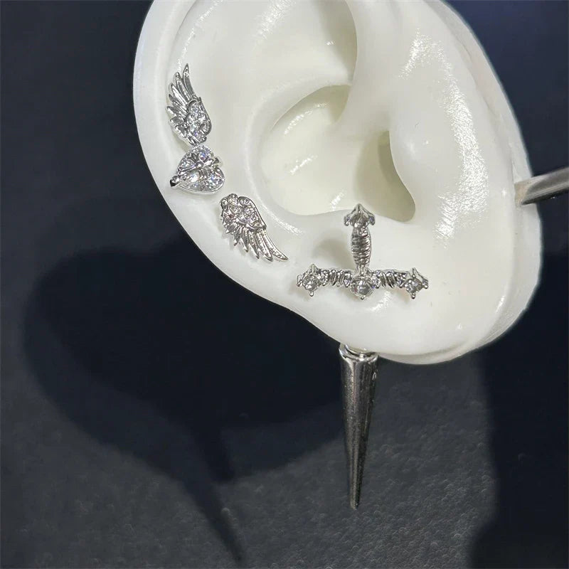 New Fashion Love Wings Cross Acciaio inossidabile Osso dell'orecchio Chiodo Zircone lucido Orecchino con filo alla moda per le donne Accessorio per piercing al corpo