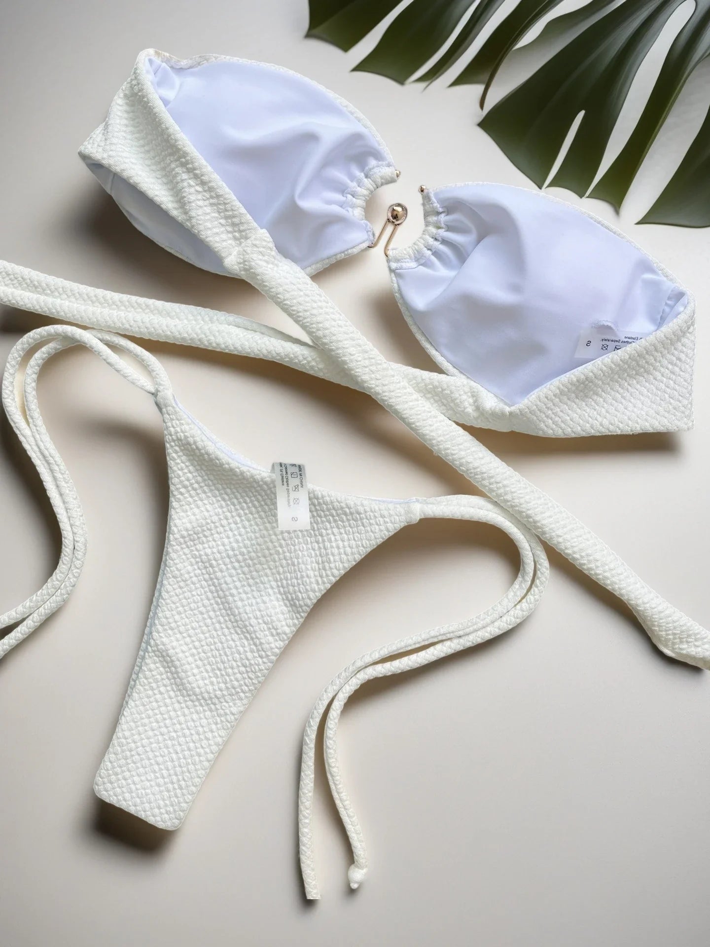 Nuovo Costume da Bagno Bikini Donna a Due Pezzi con Fascia Arricciata, Anello in Metallo e Perizoma