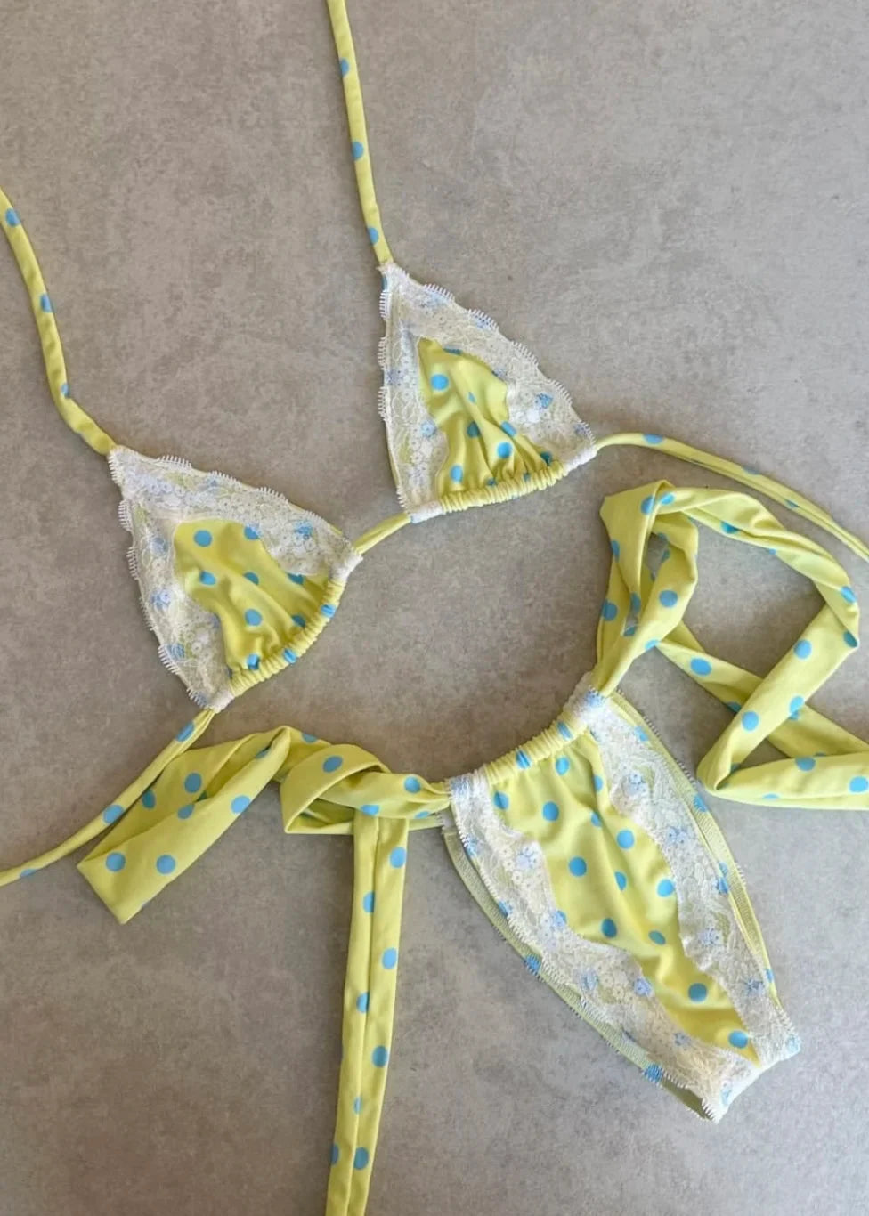 Nuovo Sexy Bikini Brasiliano con Inserti in Pizzo, Costume da Bagno Femminile con Stampa e Allacciatura al Collo, Biquini