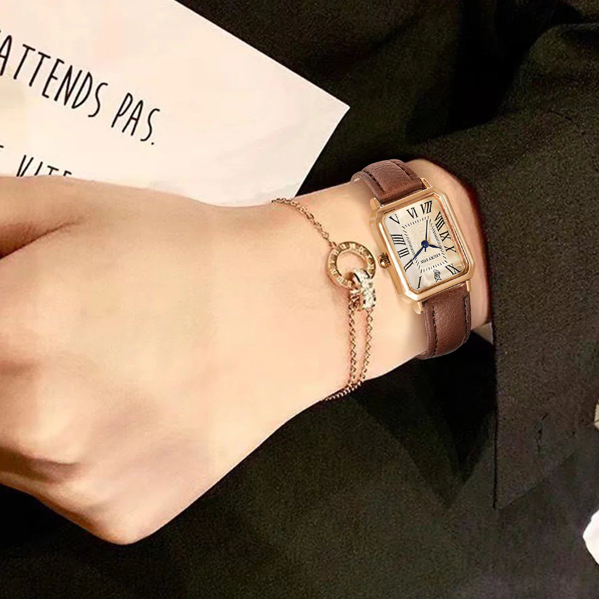 LUCKY FOX 2 pezzi confezione regalo di lusso leggera set braccialetto orologio orologio al quarzo quadrato da donna semplice e alla moda regalo del festival Reloj