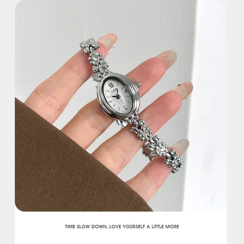 Orologio da donna Luce di lusso retrò tempestato di diamanti Bracciale di alta bellezza Orologi da donna squisiti alla moda