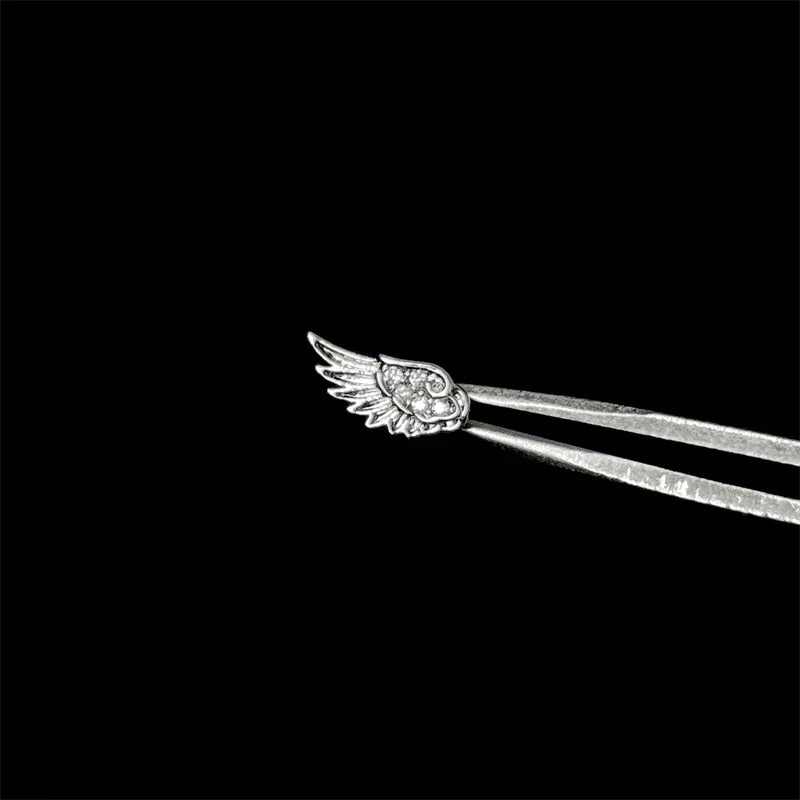 New Fashion Love Wings Cross Acciaio inossidabile Osso dell'orecchio Chiodo Zircone lucido Orecchino con filo alla moda per le donne Accessorio per piercing al corpo