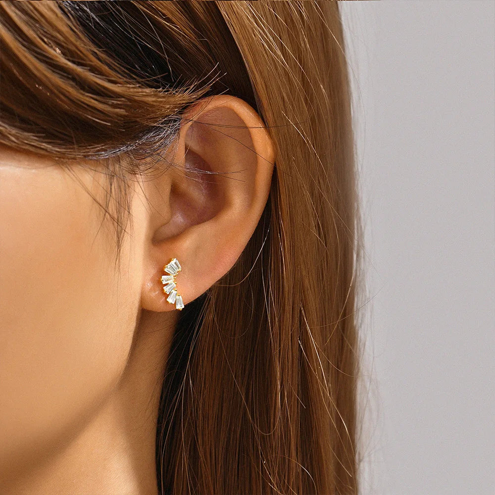 Orecchini con polsini piatti filettati con nappa tempestata di diamanti di nuovo stile, accessori per orecchie in stile europeo e americano.