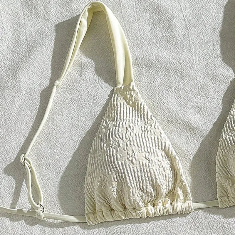 Costume da Bagno Sexy con Fiori Bianchi in Rilievo, Micro Bikini a Perizoma per Donne, Collezione 2026, Set Bikini Triangolo con Lacci