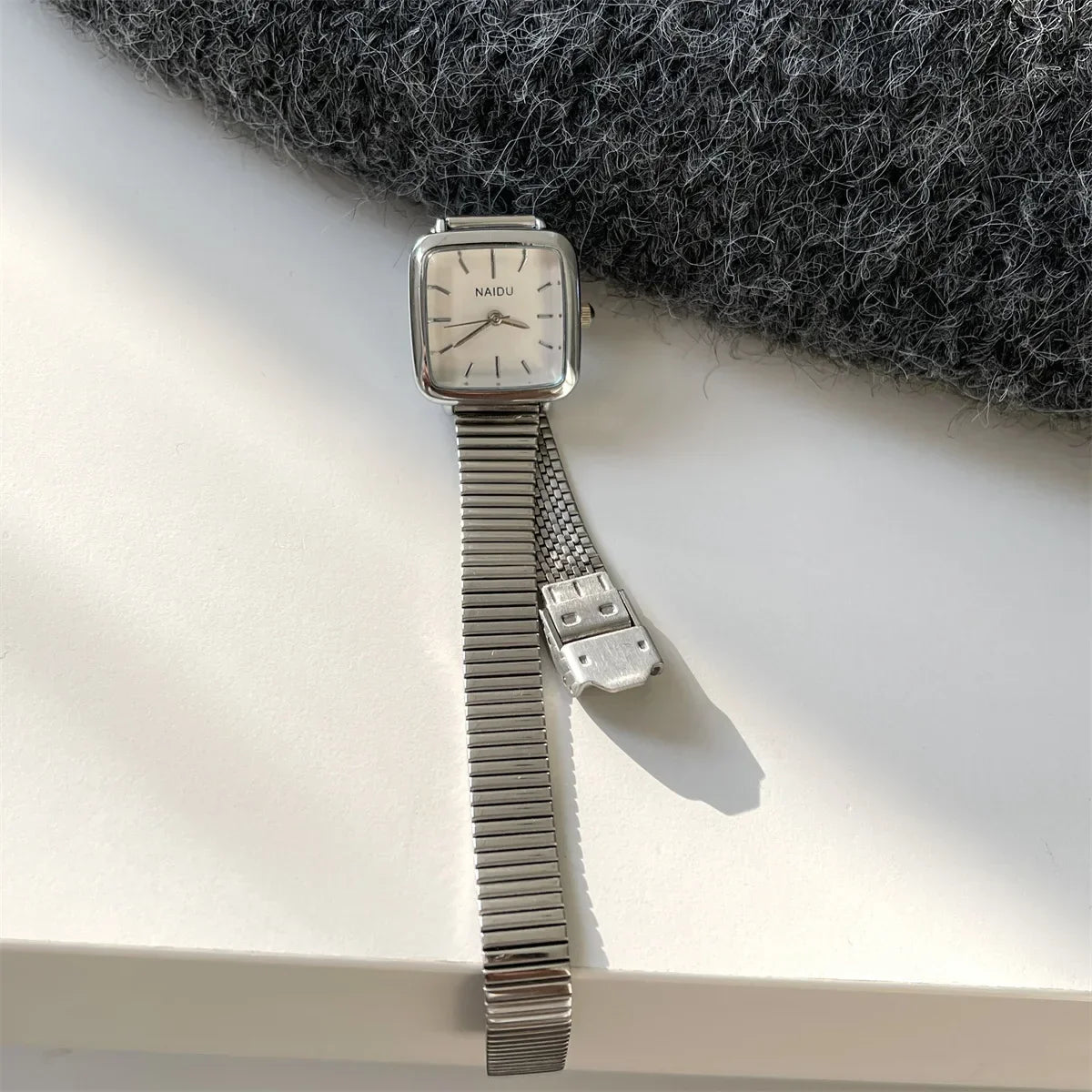 Orologio al quarzo semplice di marca per donna Orologi da donna regalo di lusso retrò Orologi da polso con cinturino in acciaio inossidabile regolabile con quadrante piccolo