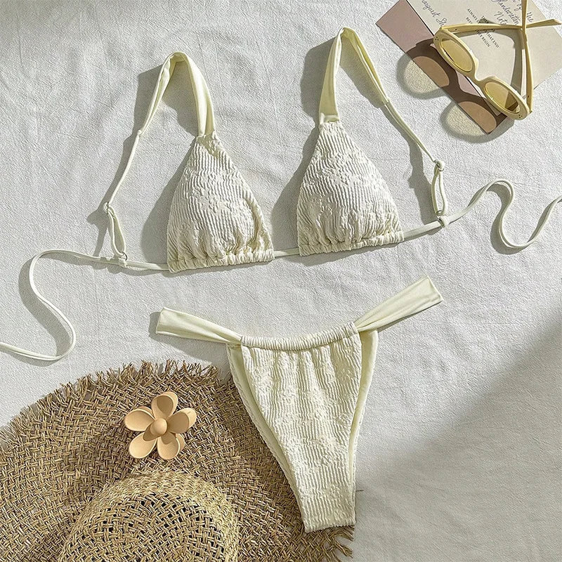 Costume da Bagno Sexy con Fiori Bianchi in Rilievo, Micro Bikini a Perizoma per Donne, Collezione 2026, Set Bikini Triangolo con Lacci