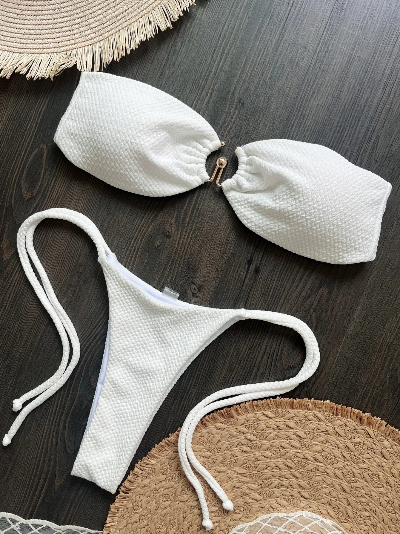 Nuovo Costume da Bagno Bikini Donna a Due Pezzi con Fascia Arricciata, Anello in Metallo e Perizoma