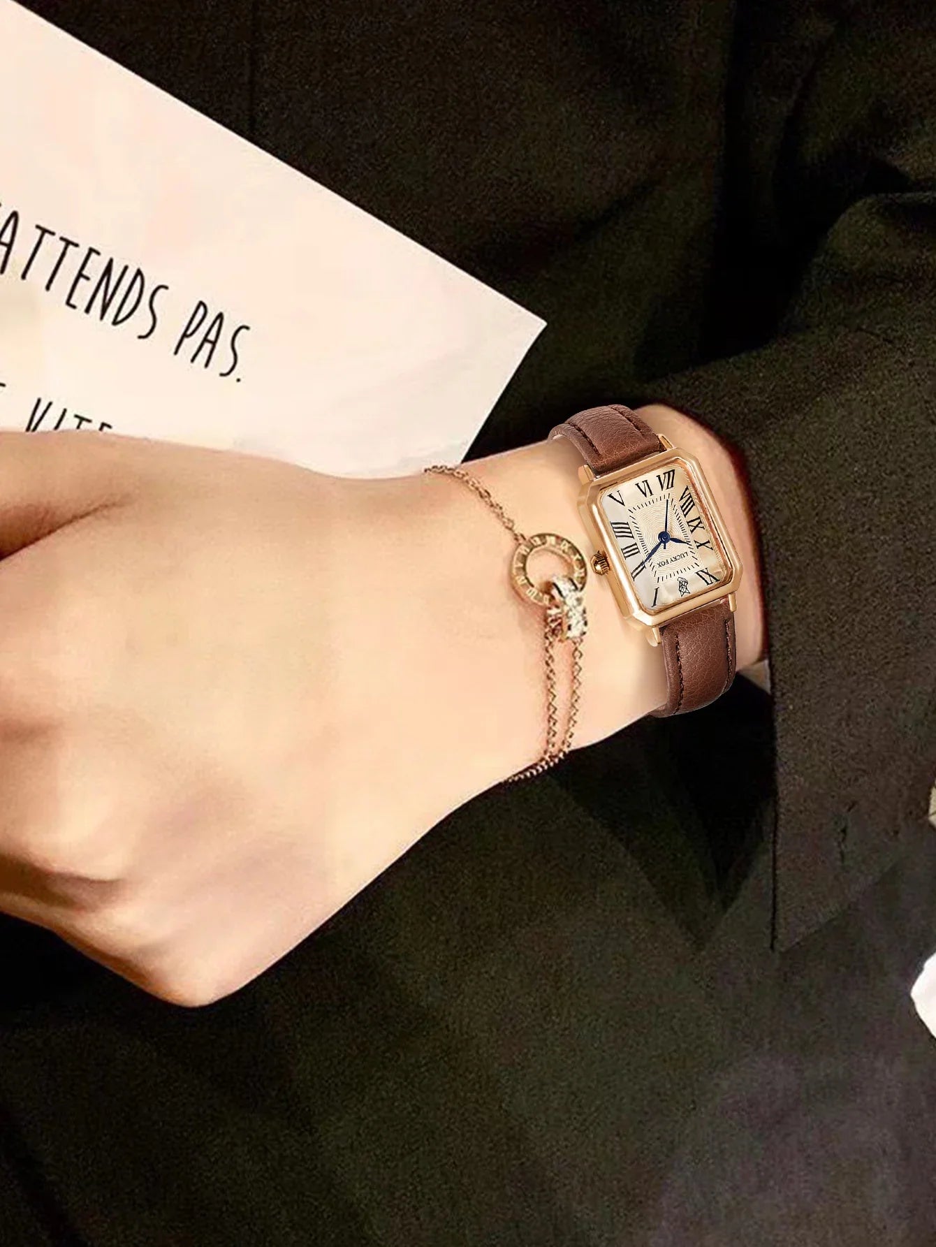 LUCKY FOX 2 pezzi confezione regalo di lusso leggera set braccialetto orologio orologio al quarzo quadrato da donna semplice e alla moda regalo del festival Reloj