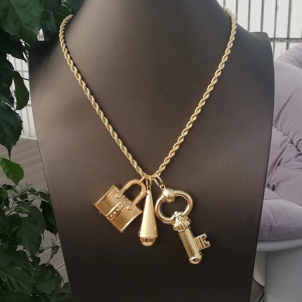 Collana placcata in oro Set di gioielli boutique Set di collane da sposa Set di gioielli di qualità di lusso per uomini e donne