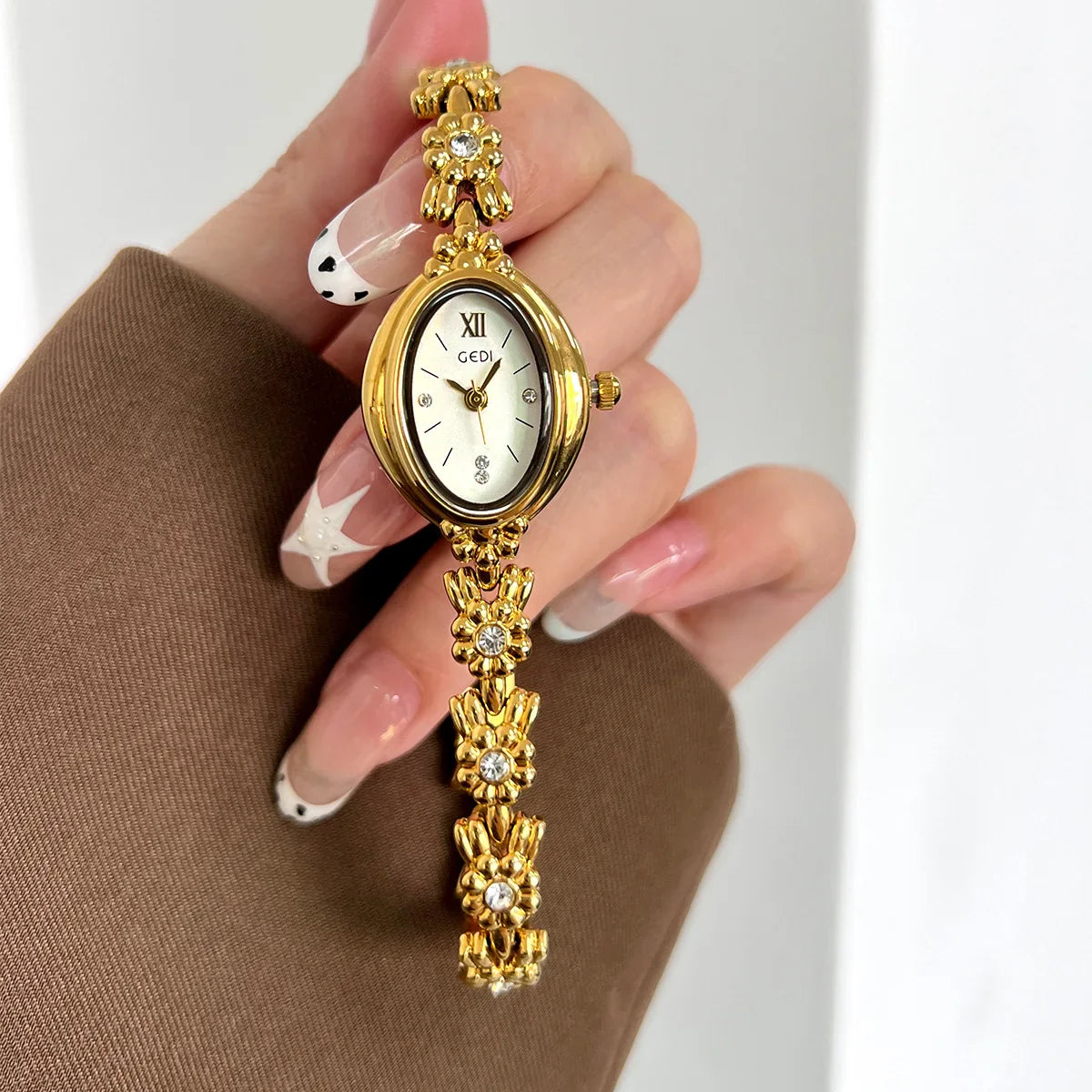 Orologio da donna Luce di lusso retrò tempestato di diamanti Bracciale di alta bellezza Orologi da donna squisiti alla moda