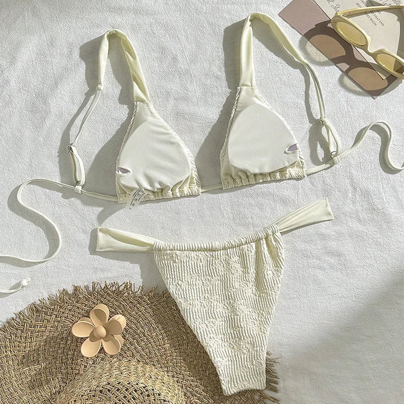 Costume da Bagno Sexy con Fiori Bianchi in Rilievo, Micro Bikini a Perizoma per Donne, Collezione 2026, Set Bikini Triangolo con Lacci