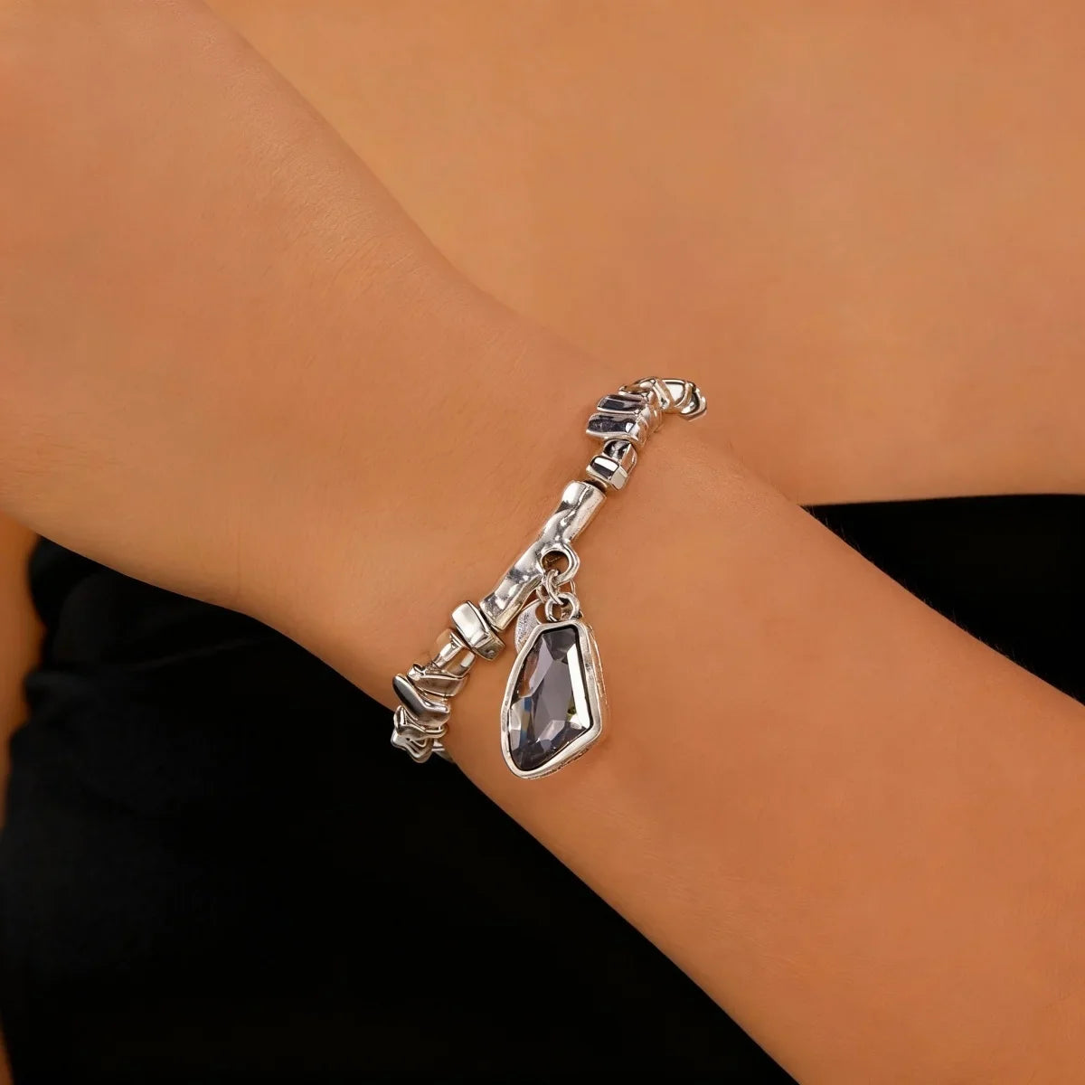 Set di bracciali con collana con pendente in cristallo grigio irregolare semplice barocco Set di gioielli con perline color argento estetico delicato per donna uomo