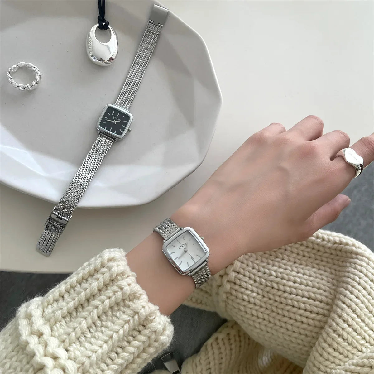 Orologio al quarzo semplice di marca per donna Orologi da donna regalo di lusso retrò Orologi da polso con cinturino in acciaio inossidabile regolabile con quadrante piccolo