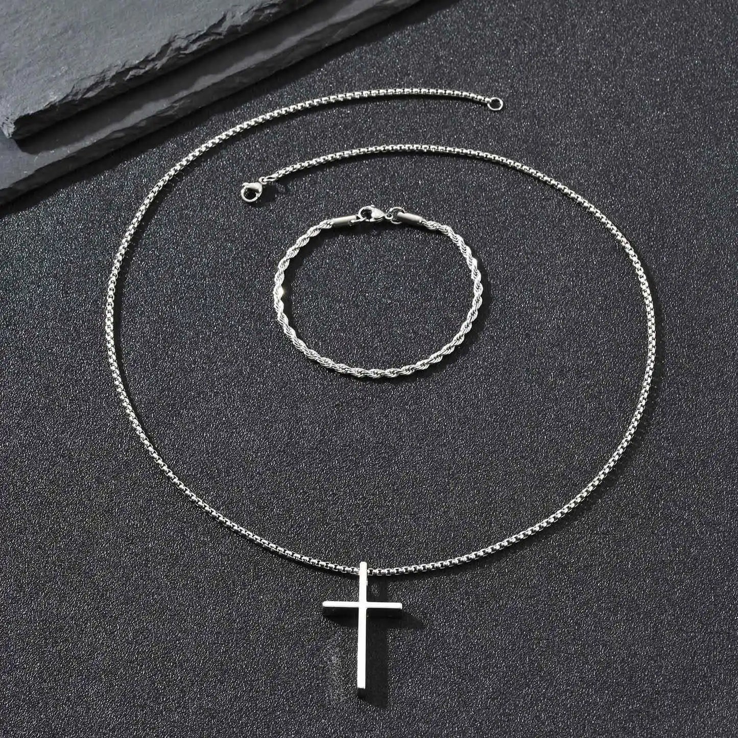 Vnox Set di 2 Pezzi Collana con Ciondolo e Bracciale da Uomo, Set di Gioielli in Acciaio Inossidabile Colore Nero Oro Argento, Regali di Gioielleria alla Moda