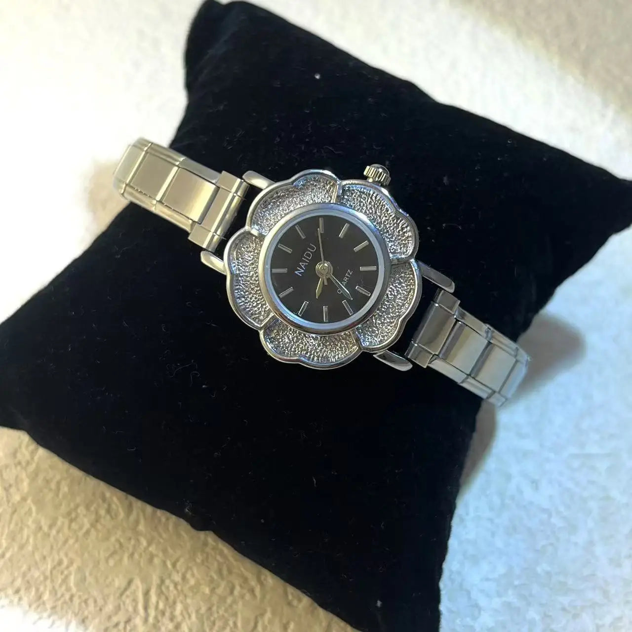 Orologi al quarzo da donna con intarsio floreale in zirconio, design chic di lusso, cinturino in acciaio inossidabile, regalo di compleanno per lei
