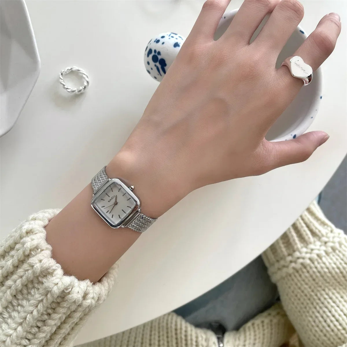 Orologio al quarzo semplice di marca per donna Orologi da donna regalo di lusso retrò Orologi da polso con cinturino in acciaio inossidabile regolabile con quadrante piccolo