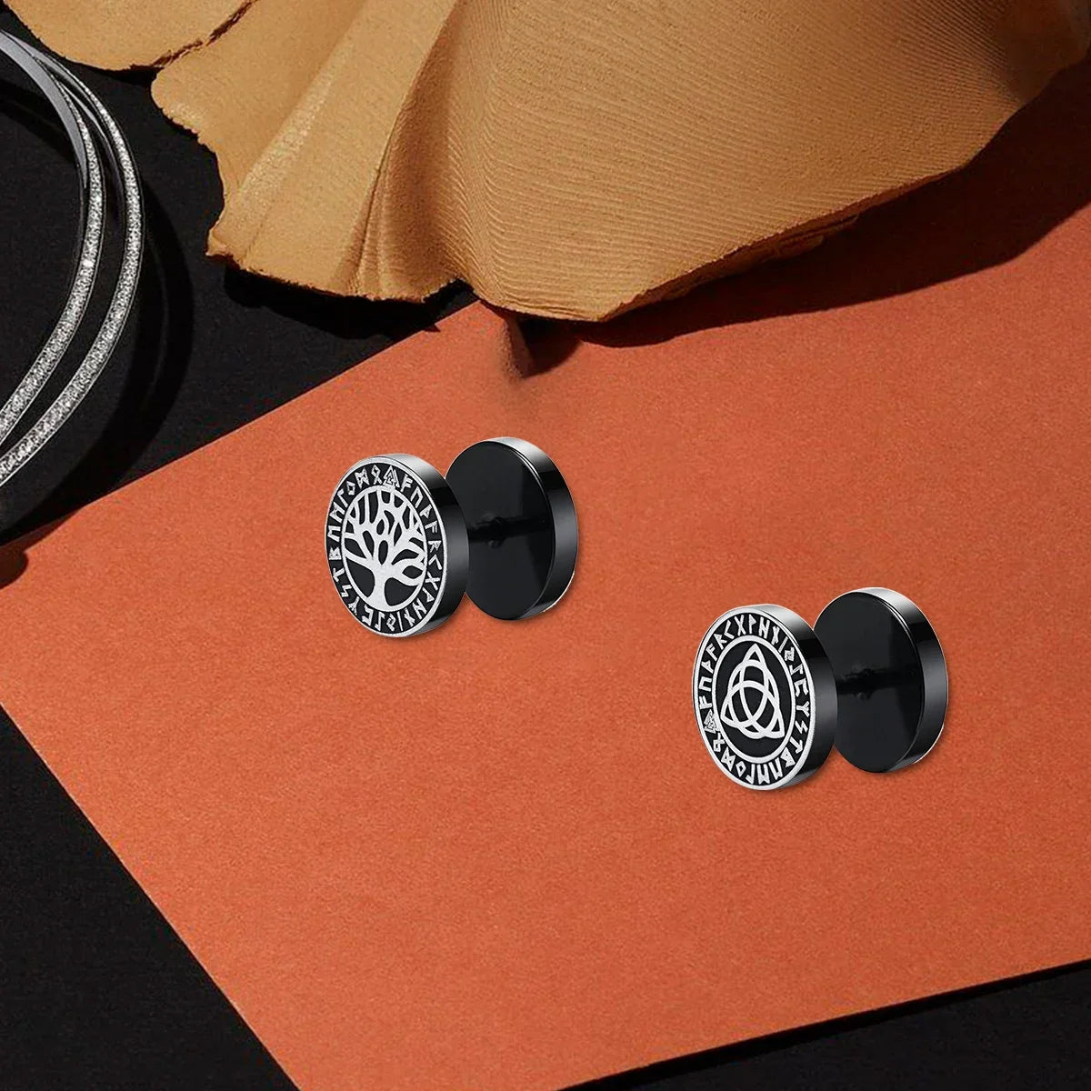 Orecchini a bottone con rune vichinghe norvegesi gotiche per uomo Ragazzi Rock Punk Acciaio inossidabile Testa di lupo Bussola Nodo celtico Orecchini neri Regalo