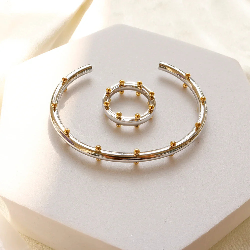 Set di gioielli di lusso Bracciale rigido in acciaio inossidabile Anello da dito Orecchini a cerchio con mini sfere per regali di gioielli di moda da donna