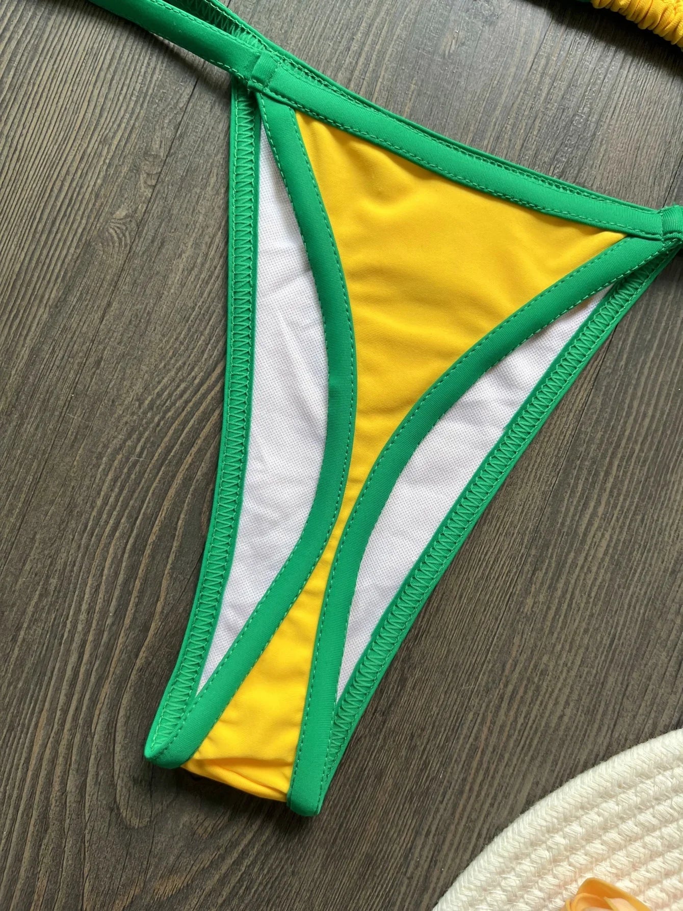 Costume da Bagno Bikini Brasiliano Ricamato a Contrasto con Patchwork per Donna - Set Estivo da Spiaggia