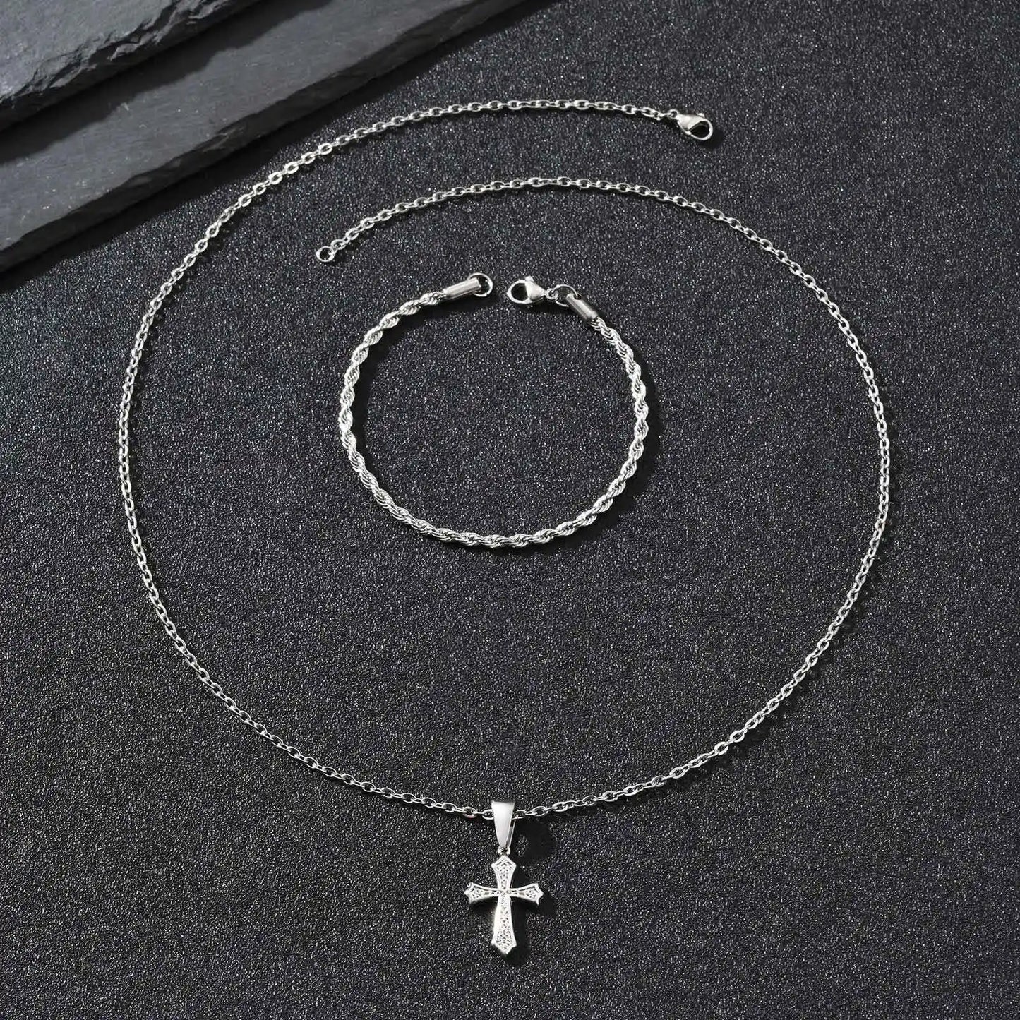 Vnox Set di 2 Pezzi Collana con Ciondolo e Bracciale da Uomo, Set di Gioielli in Acciaio Inossidabile Colore Nero Oro Argento, Regali di Gioielleria alla Moda