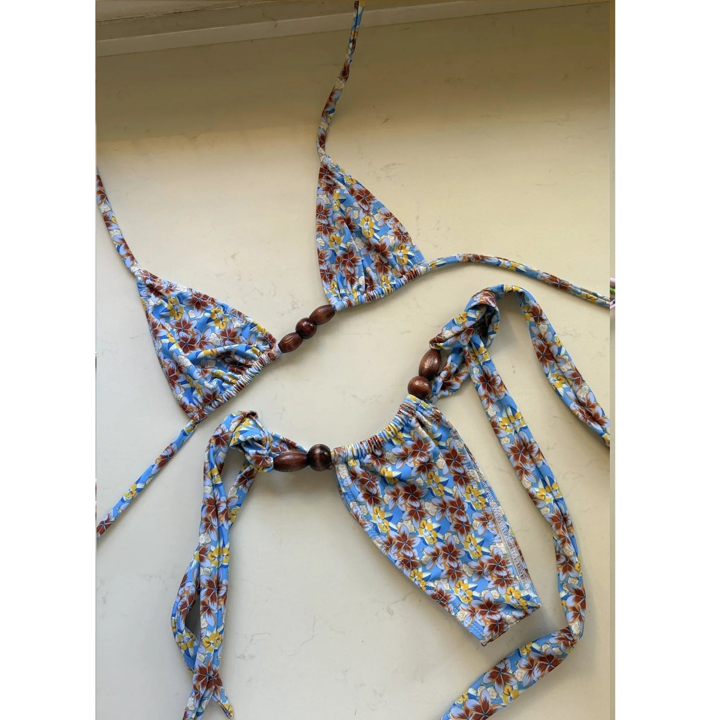 Nuovo Sexy Bikini Brasiliano con Inserti in Pizzo, Costume da Bagno Femminile con Stampa e Allacciatura al Collo, Biquini