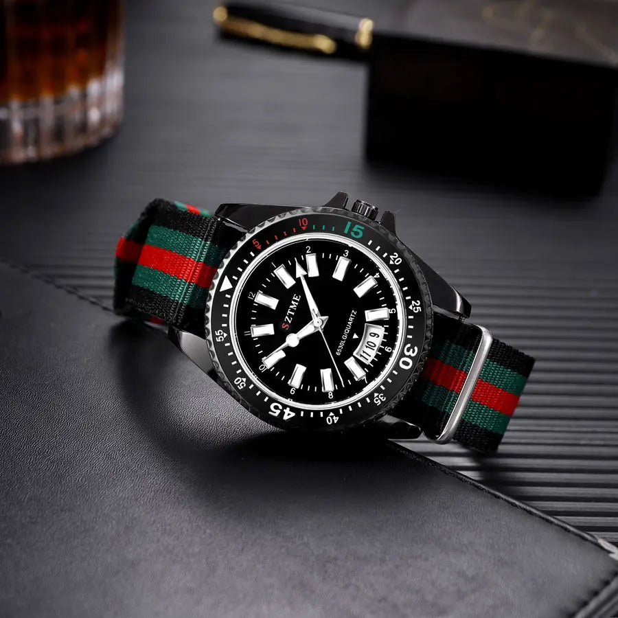 Nuovo orologio da calendario con cinturino in nylon da uomo alla moda, lussuoso e semplice orologio al quarzo con luce notturna per uomo d'affari e donna