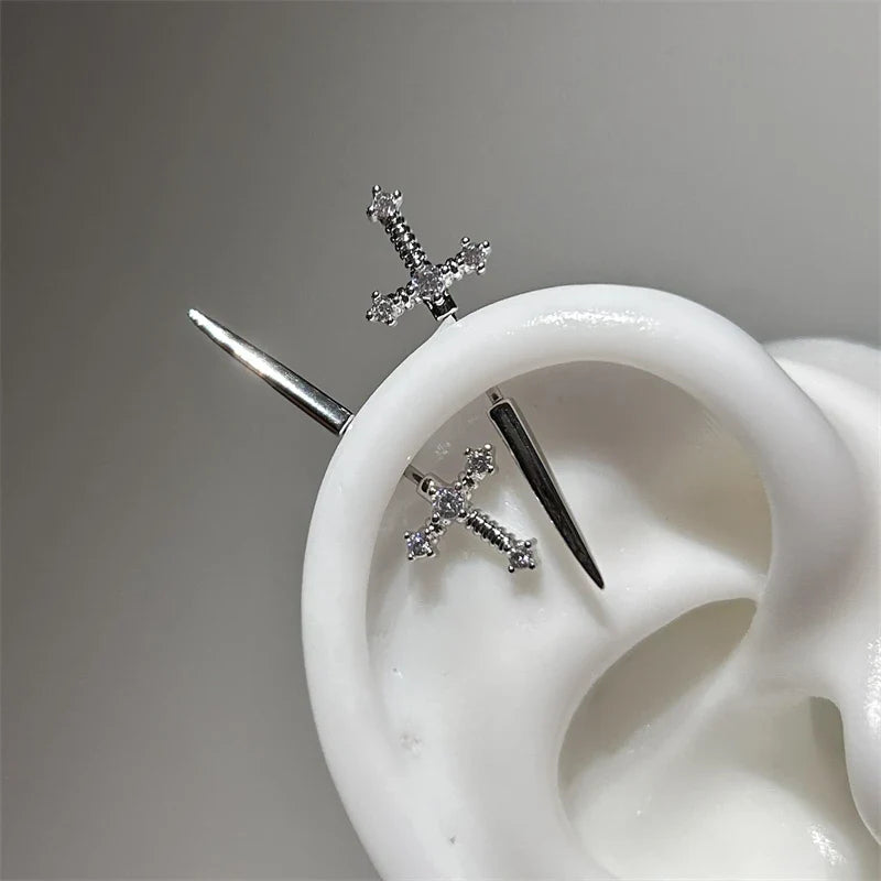 New Fashion Love Wings Cross Acciaio inossidabile Osso dell'orecchio Chiodo Zircone lucido Orecchino con filo alla moda per le donne Accessorio per piercing al corpo