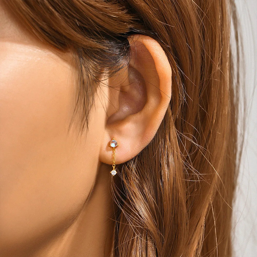 Orecchini con polsini piatti filettati con nappa tempestata di diamanti di nuovo stile, accessori per orecchie in stile europeo e americano.