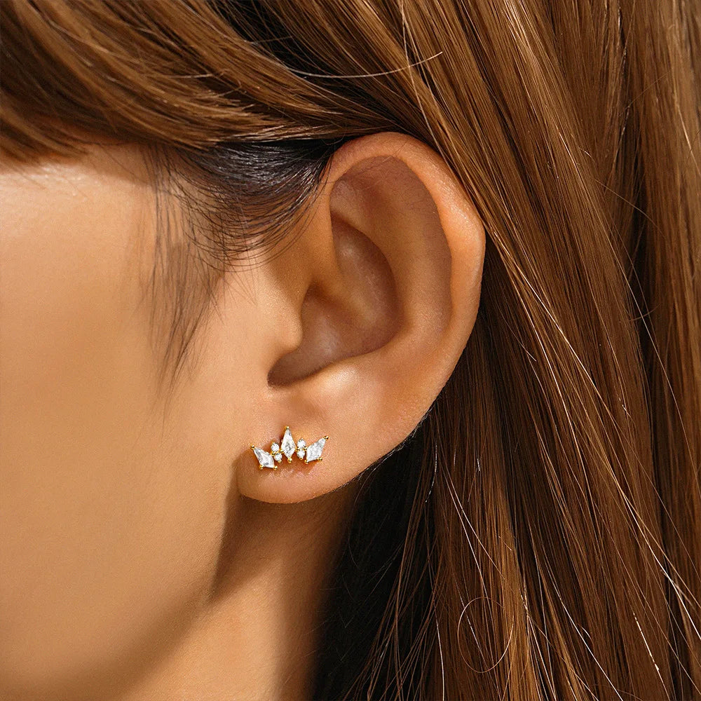 Orecchini con polsini piatti filettati con nappa tempestata di diamanti di nuovo stile, accessori per orecchie in stile europeo e americano.
