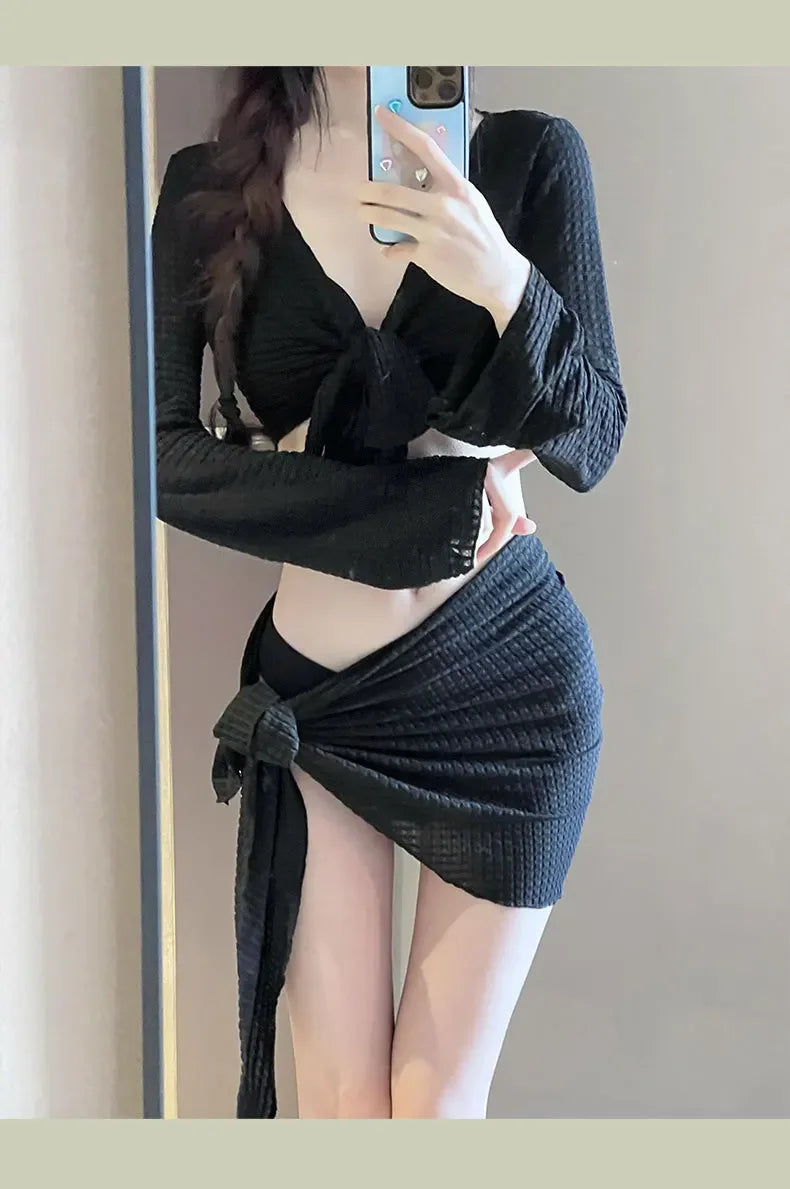 Costume da Bagno Donna 4 Pezzi Stile Coreano Bianco Nero Manica Lunga con Nodo Frontale e Gonna Copricostume 2025 – Perfetto per le Vacanze